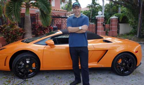 Timothy Sykes com o seu novo Lamborghini Gallardo